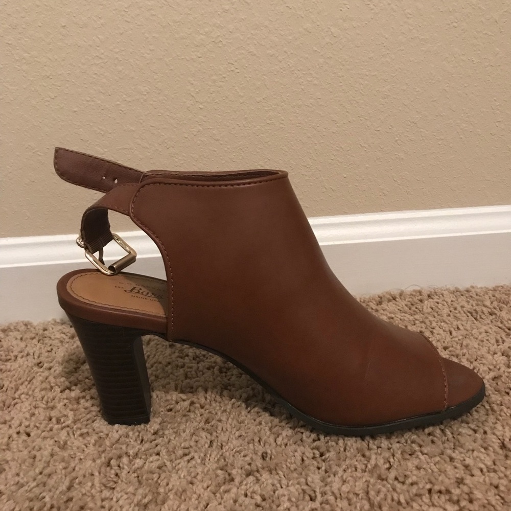 Bass peep toe heels. 8.5M